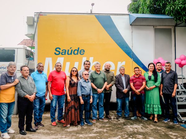 Unidade Móvel Saúde Mulher do SESC realiza atendimentos de saúde da mulher na Praça da Matriz, em Icatu